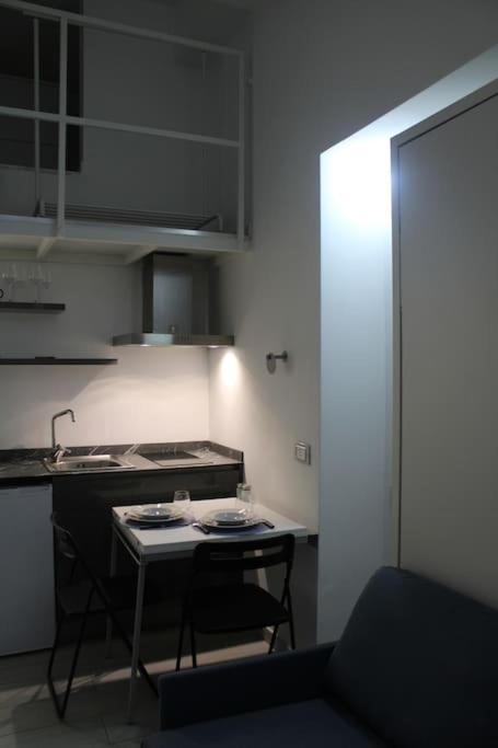 Piccolo Loft A Due Passi Dal Castello Apartment Milan Bagian luar foto